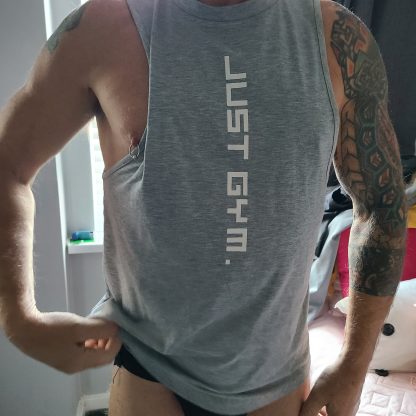 Undilad's gym top - Image 2