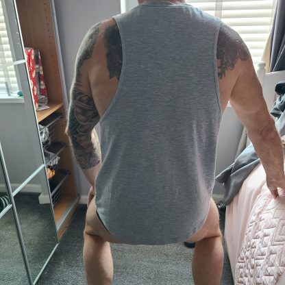 Undilad's gym top - Image 3